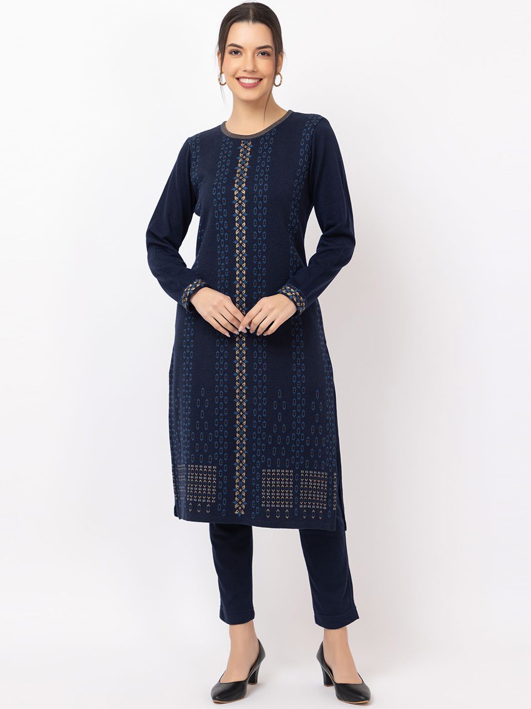 

KEIKO Geometric Embroidered Thread Work Straight Kurta, Navy blue