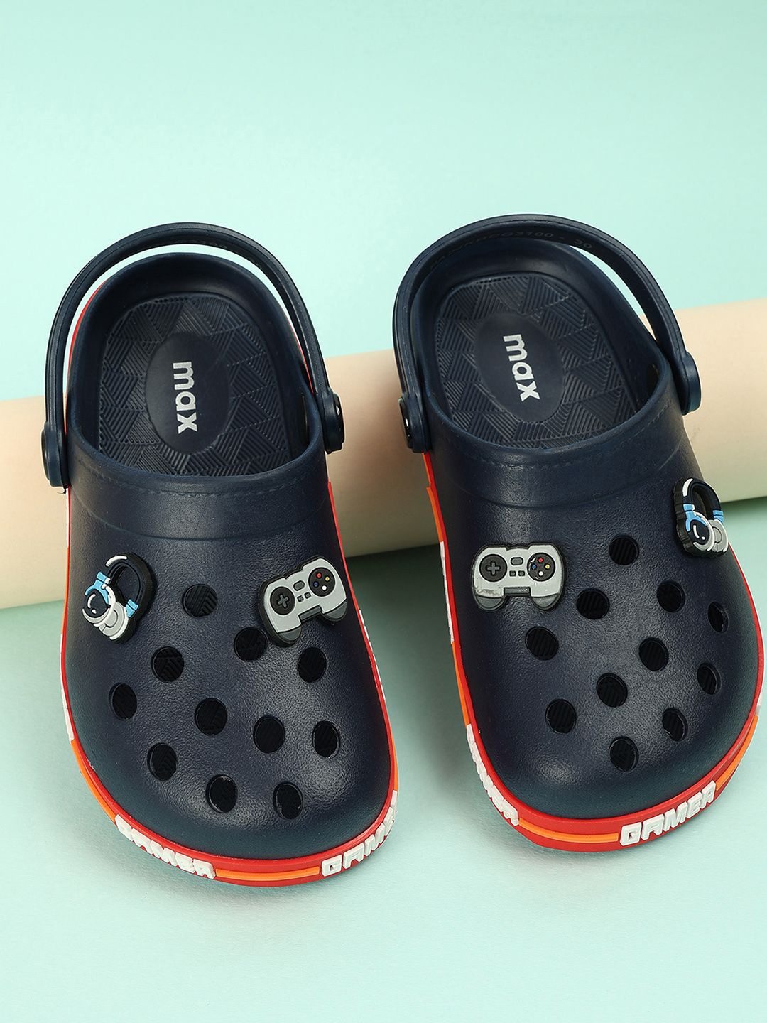 

max Boys Printed Clogs, Navy blue