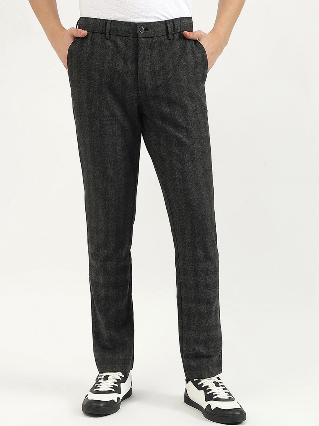 

United Colors of Benetton Men Checked Mid-Rise Relaxed Trousers, Grey