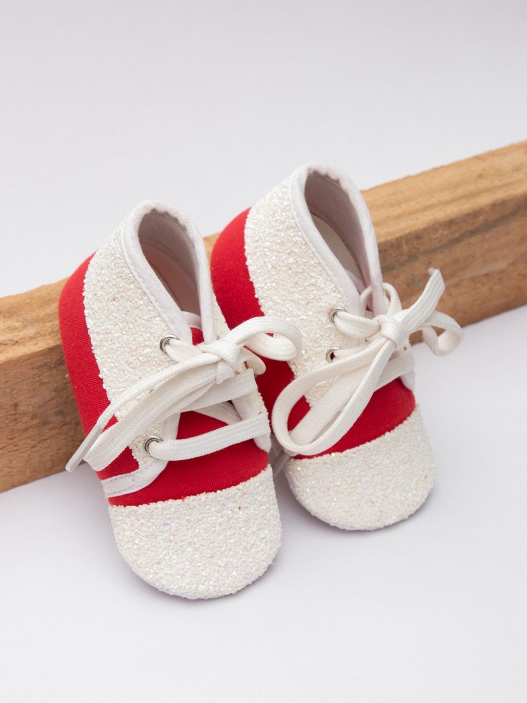 

Daizy Infant Girls Lace-Up Booties, Red