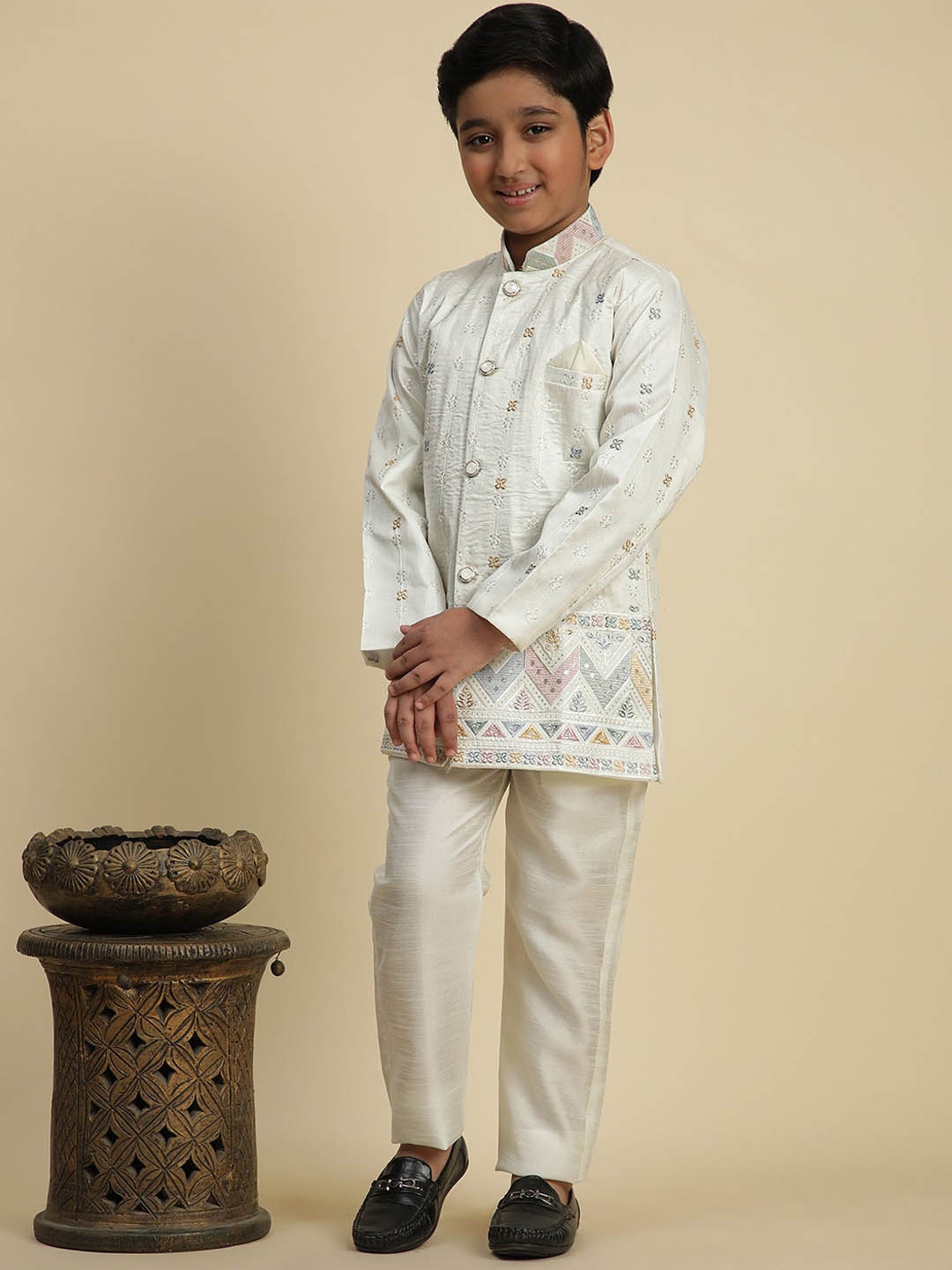 

Pro-Ethic STYLE DEVELOPER Boys Floral Embroidered Sequinned Pure Silk Kurta With Pyjama, White