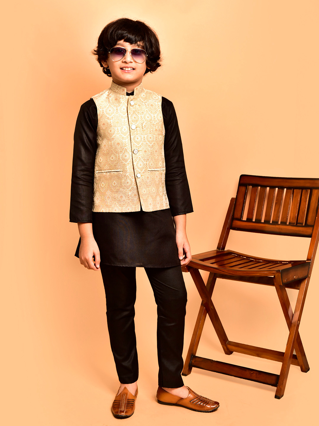 

PRINTCULTR Boys Band Collar Three-Quarter Sleeves Kurta & Trouser & Nehru Jacket, Black