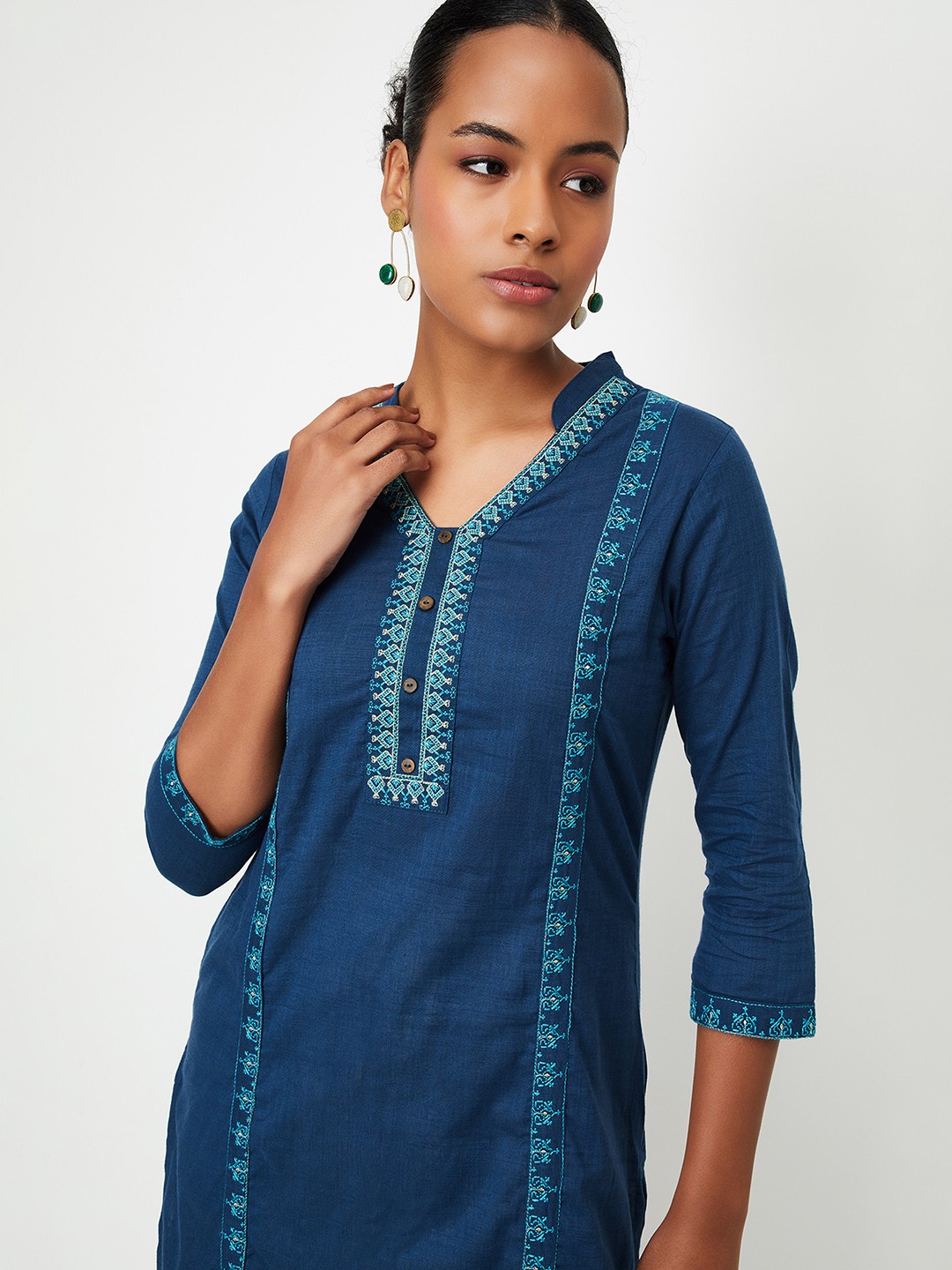 

max Ethnic Motifs Embroidered Mandarin Collar Straight Kurta, Blue
