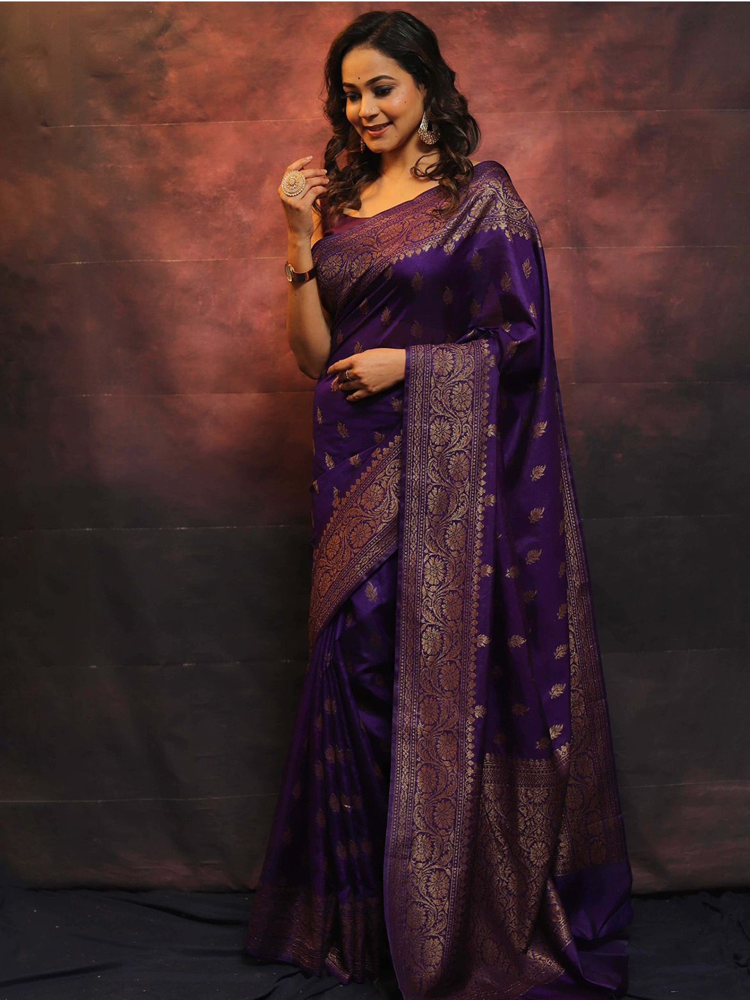 

MORLY Woven Design Zari Silk Blend Kanjeevaram Saree, Purple