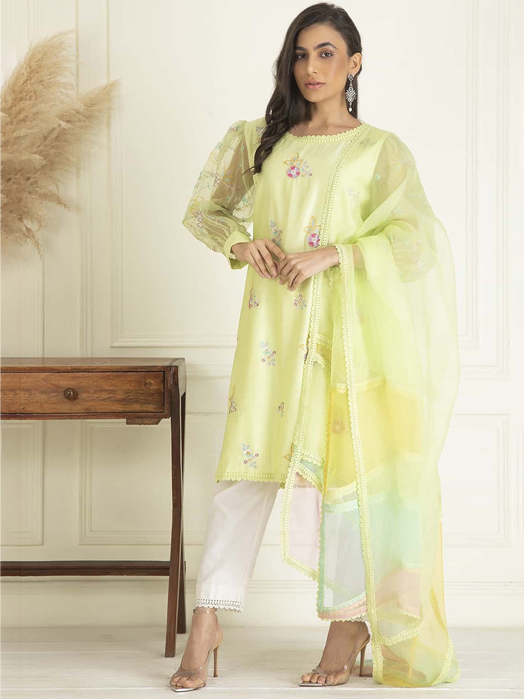 

PRIYANKA JAIN Floral Embroidered Round Neck Pure Cotton Kurta With Palazzo With Dupatta, Green