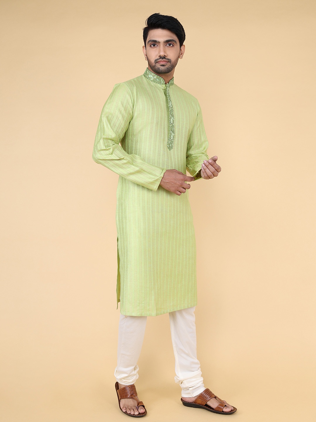 

ZOIS Woven Design Beaded Mandarin Collar Khadi Cotton Straight Kurta, Green