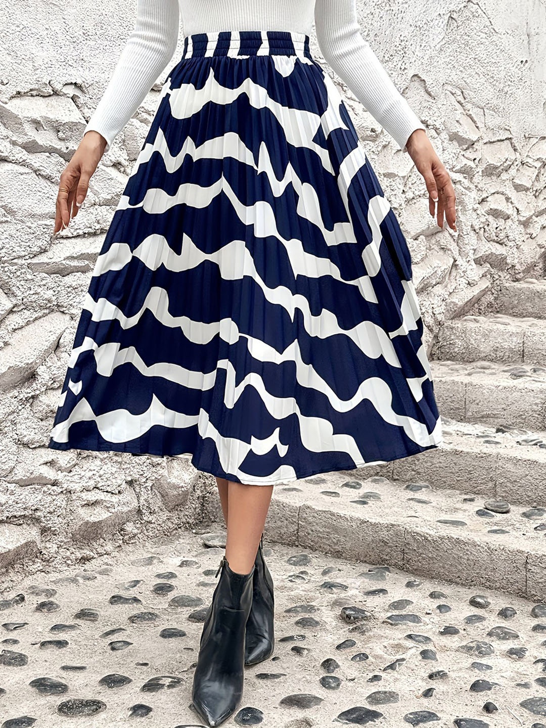 

StyleCast x Revolte Women Printed A-Line Midi Skirt, Navy blue