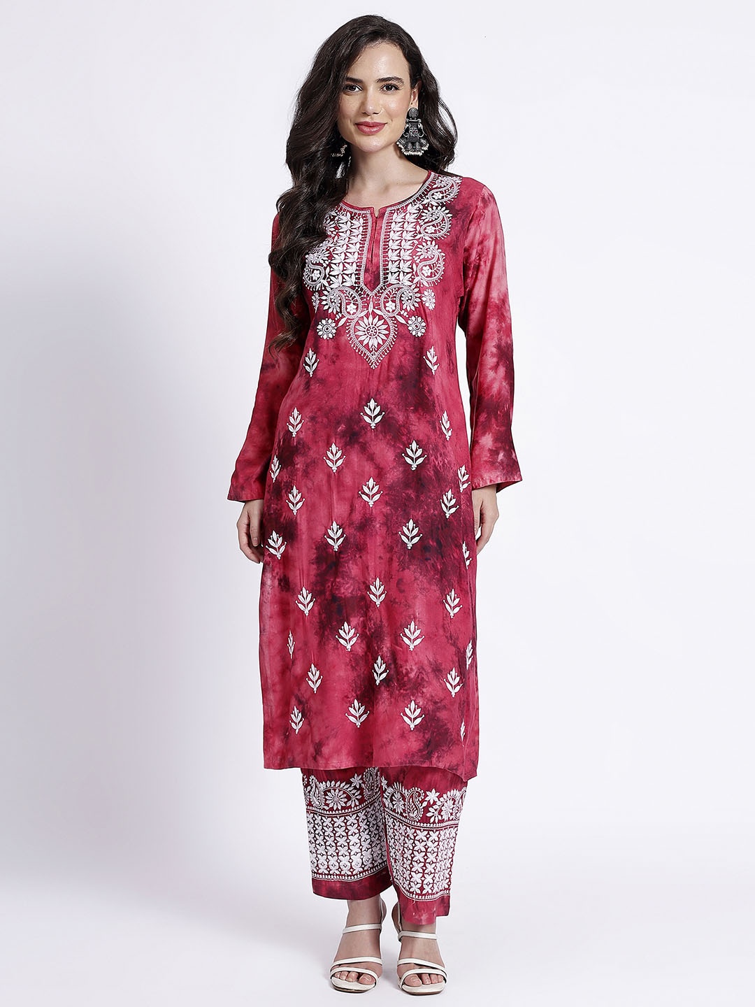 

NAZAQAT ETHNIC INDIA Floral Embroidered Chikankari Notch Neck Straight Kurta With Trouser, Red