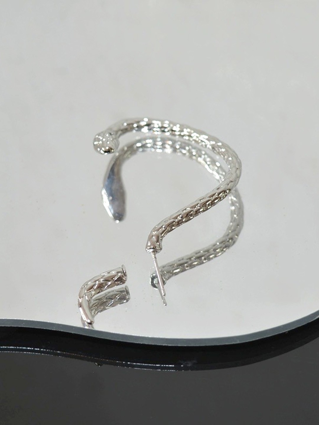 

FIMBUL Silver Plated Snake Shaped Ear Cuff Earrings
