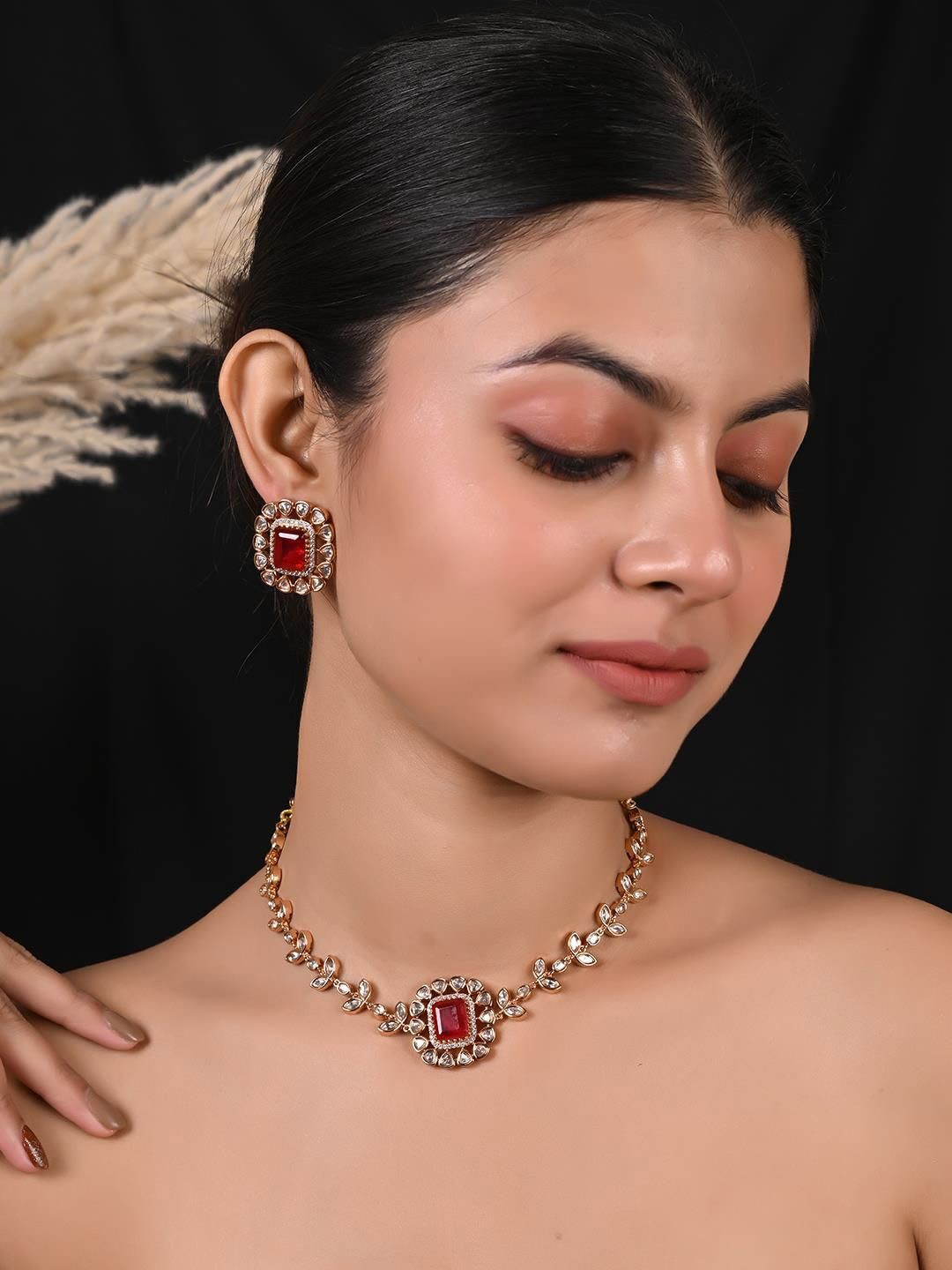 

RATNAVALI JEWELS Gold-Plated Stones Studded Jewellery Set