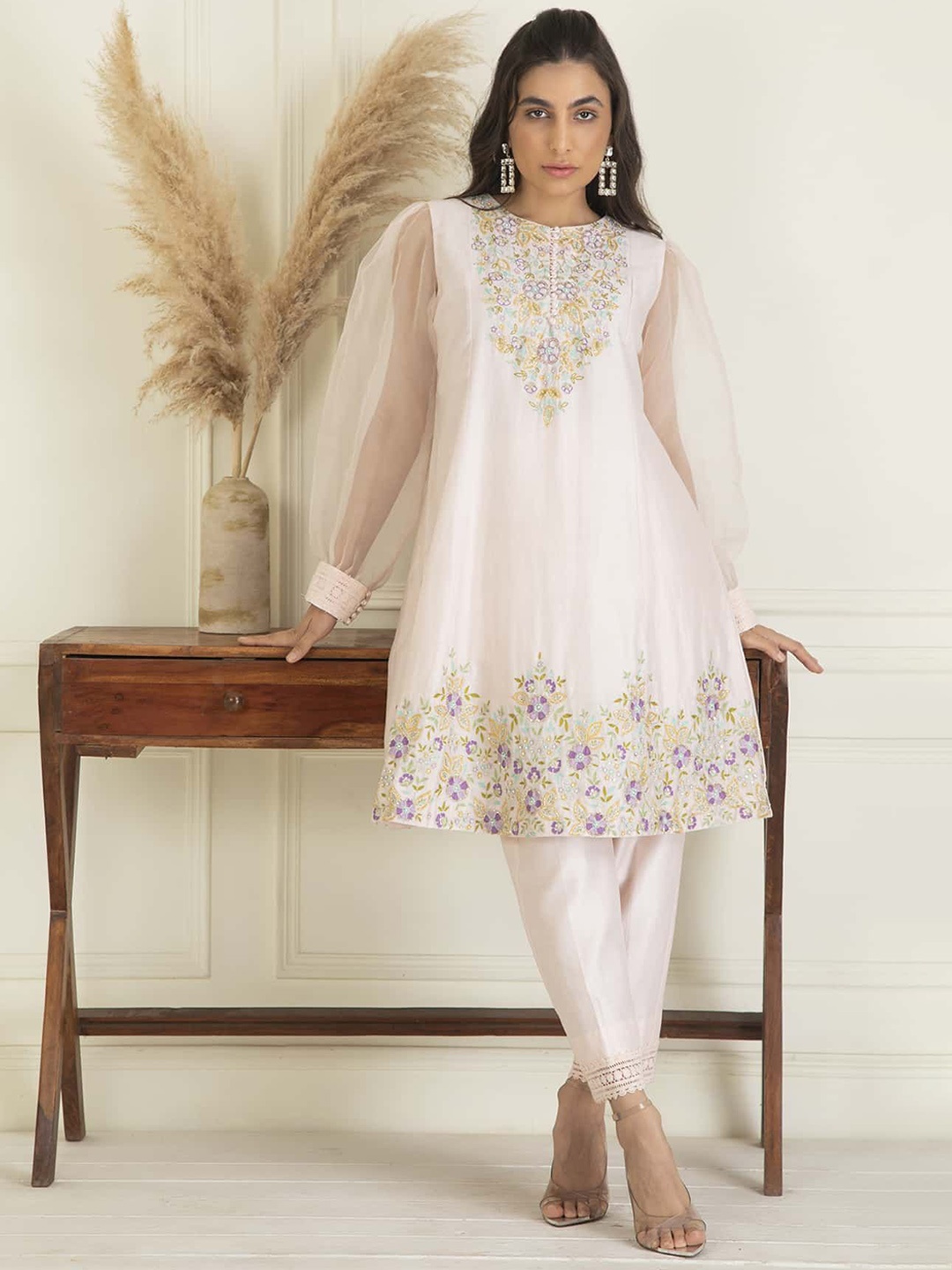 

PRIYANKA JAIN Floral Embroidered Long Sleeves Thread Work Pure Cotton Kurta With Palazzo, Pink