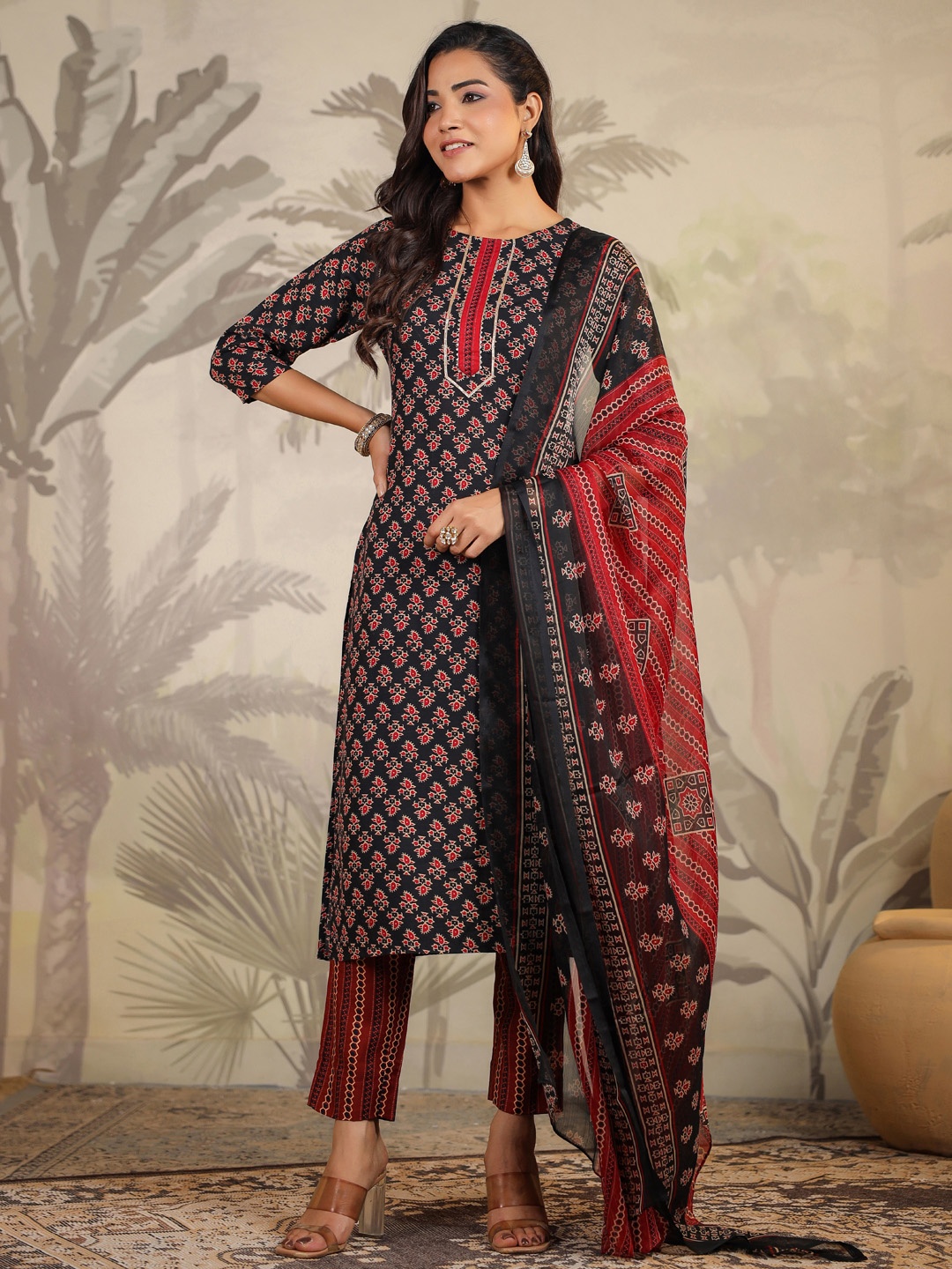 

KALINI Ethnic Motifs Printed Straight Kurta With Trouser & Dupatta, Black