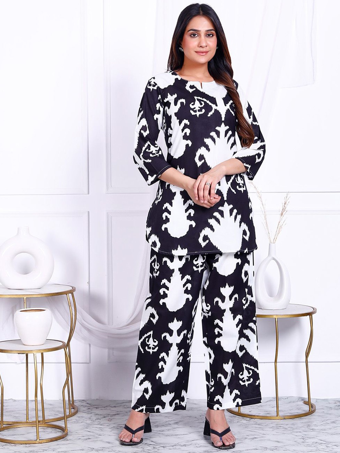 

Kaftanize Abstract Printed Kurta Sets, Black