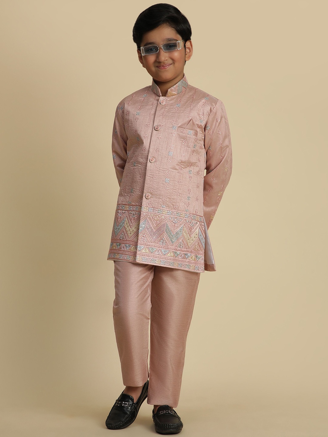 

Pro-Ethic STYLE DEVELOPER Boys Floral Embroidered Sequinned Pure Silk Kurta With Pyjama, Pink