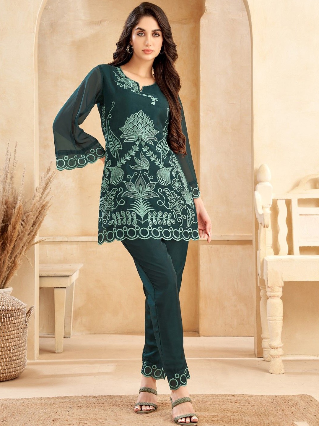 

AUTUMN LANE Women Embroidered Pure Cotton Tunic & Trouser Co-Ords, Teal