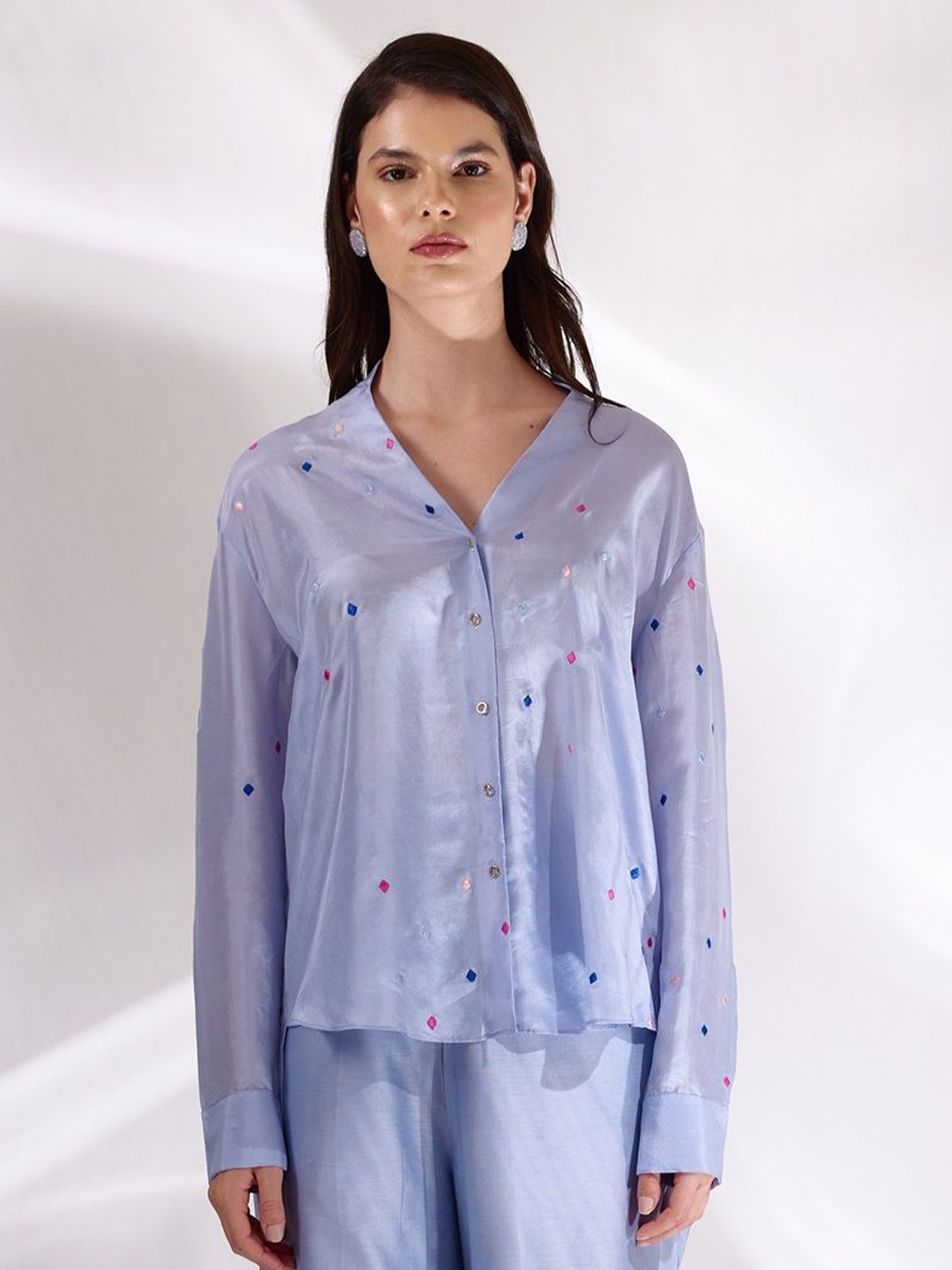 

BETRUE Women Mandarin Collar Geometric Printed Silk Relaxed Fit Casual Shirt, Grey