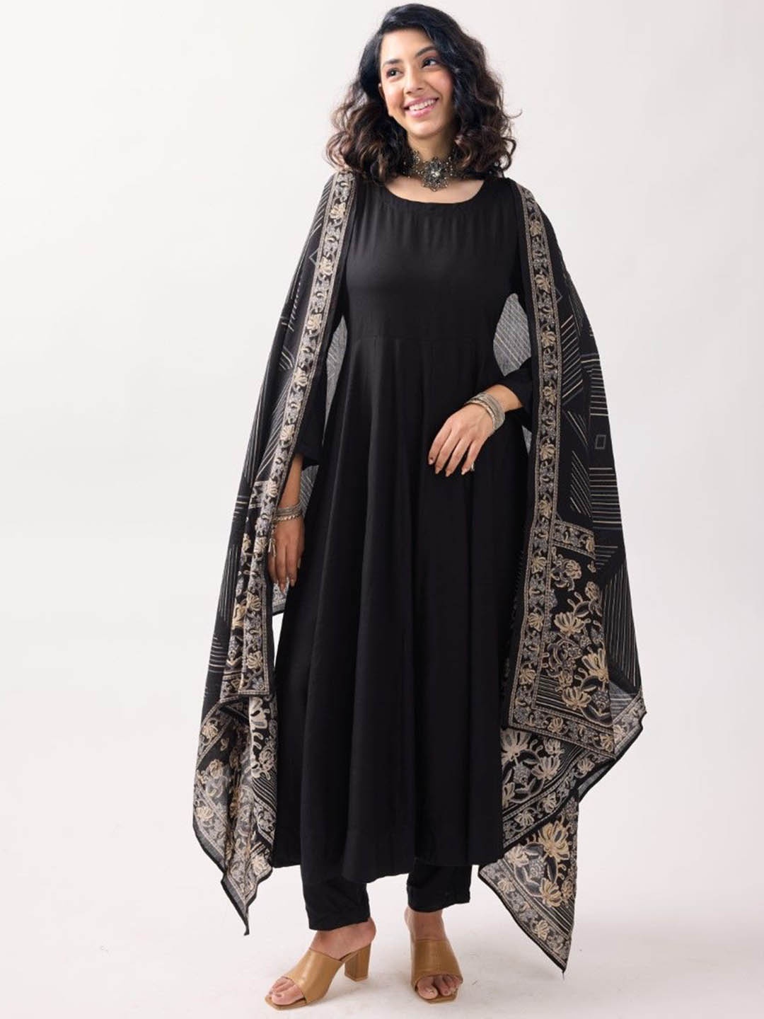 

KERI PERRY Empire Kurta with Pant & With Dupatta, Black