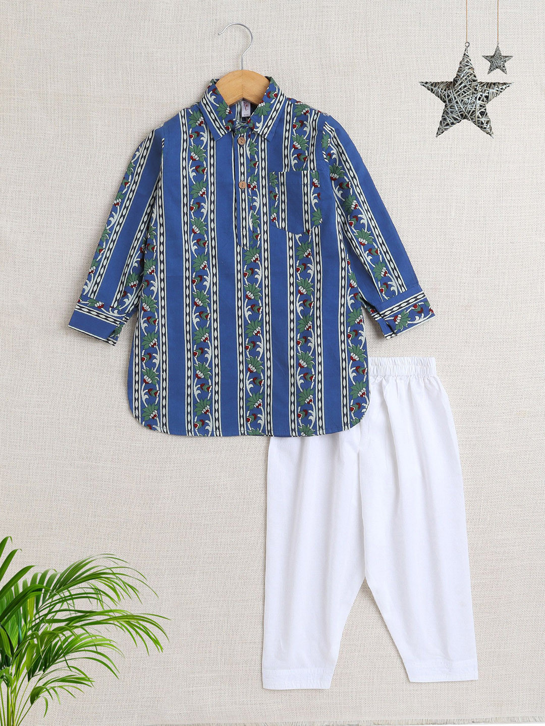 

The Magic Wand Boys Floral Printed Shirt Collar Straight Kurta with Pyjamas, Navy blue