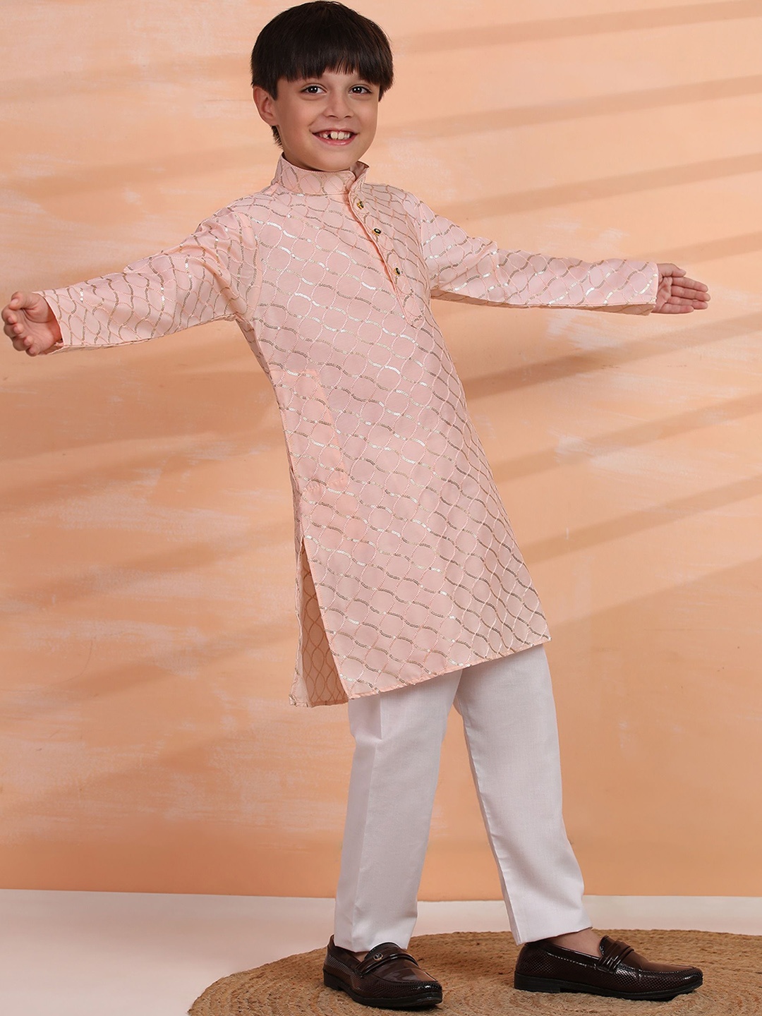 

Pro-Ethic STYLE DEVELOPER Boys Geometric Embroidered Pure Cotton Straight Kurta & Pyjama, Pink