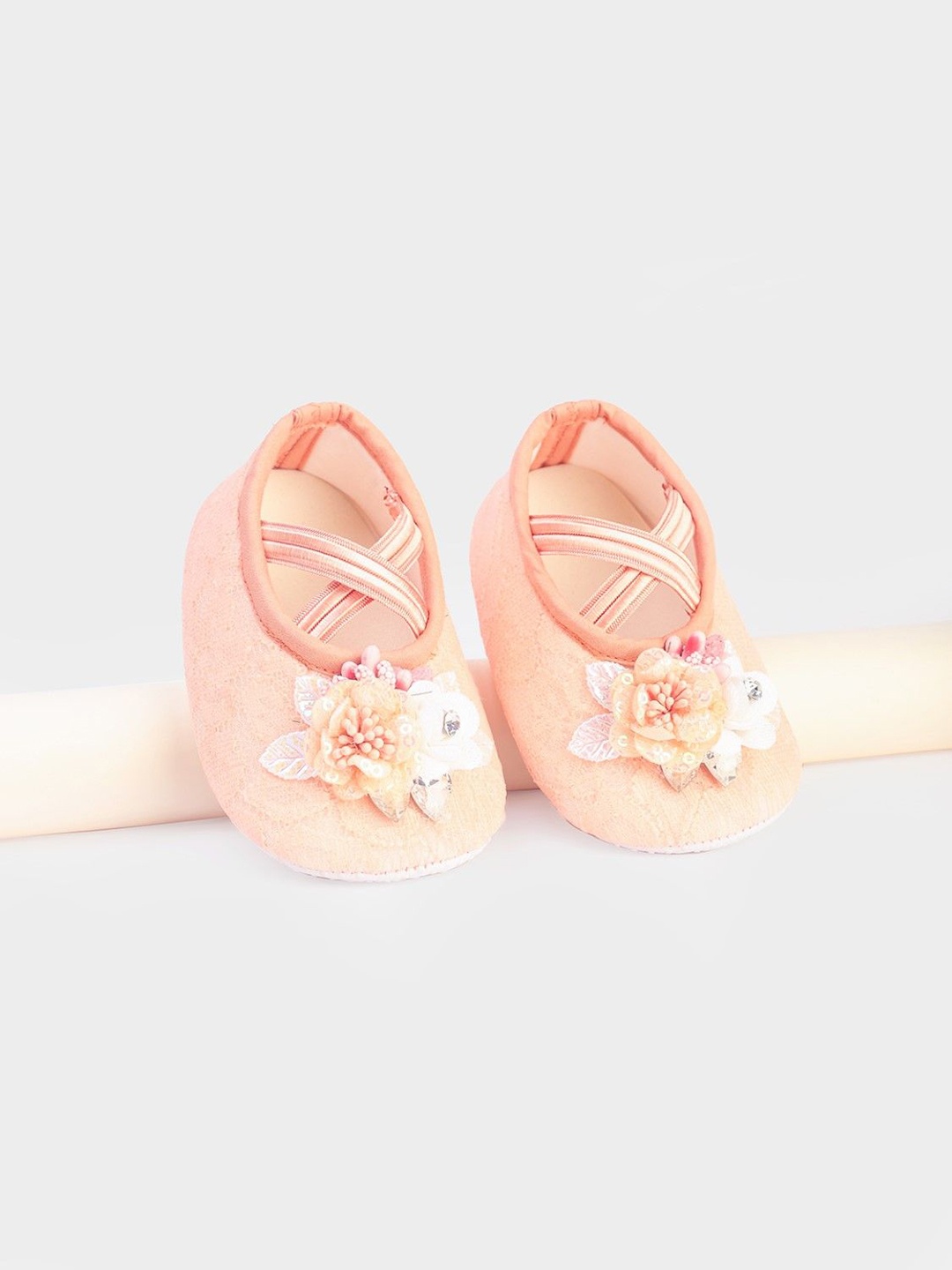 

Daizy Girls Floral Applique Booties, Peach