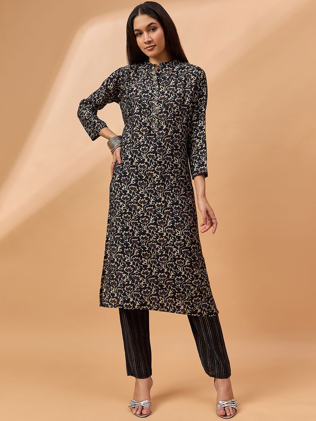 

swatika Women Floral Printed Regular Beads and Stones Kurta with Trousers, Black