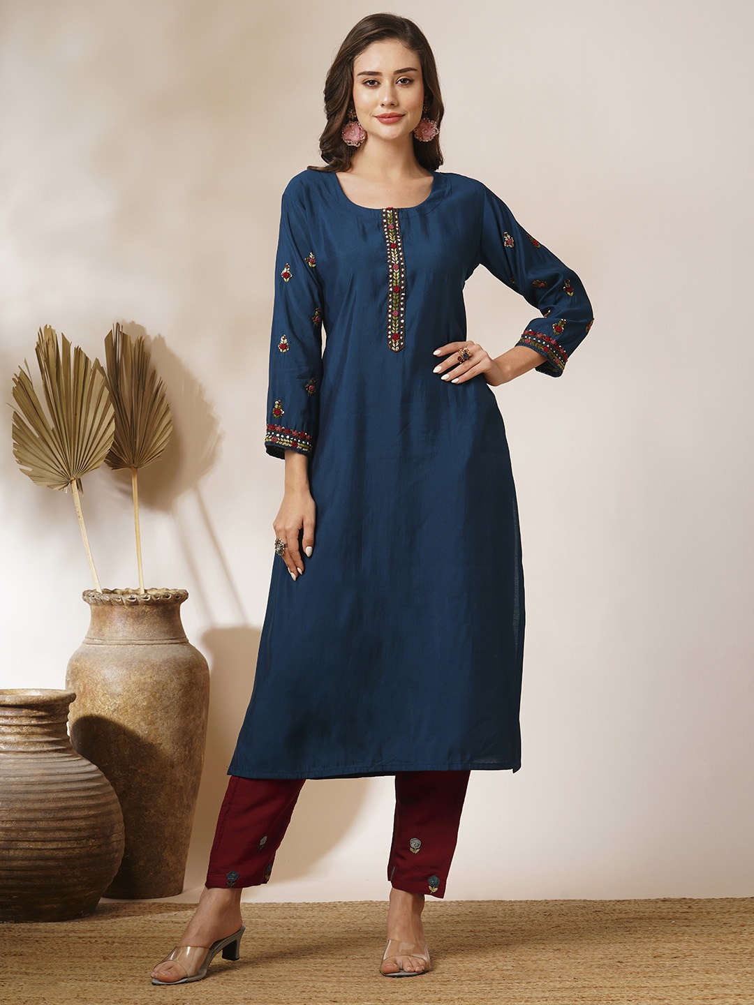 

FASHOR Women Floral Embroidered Sequinned Kurta, Teal