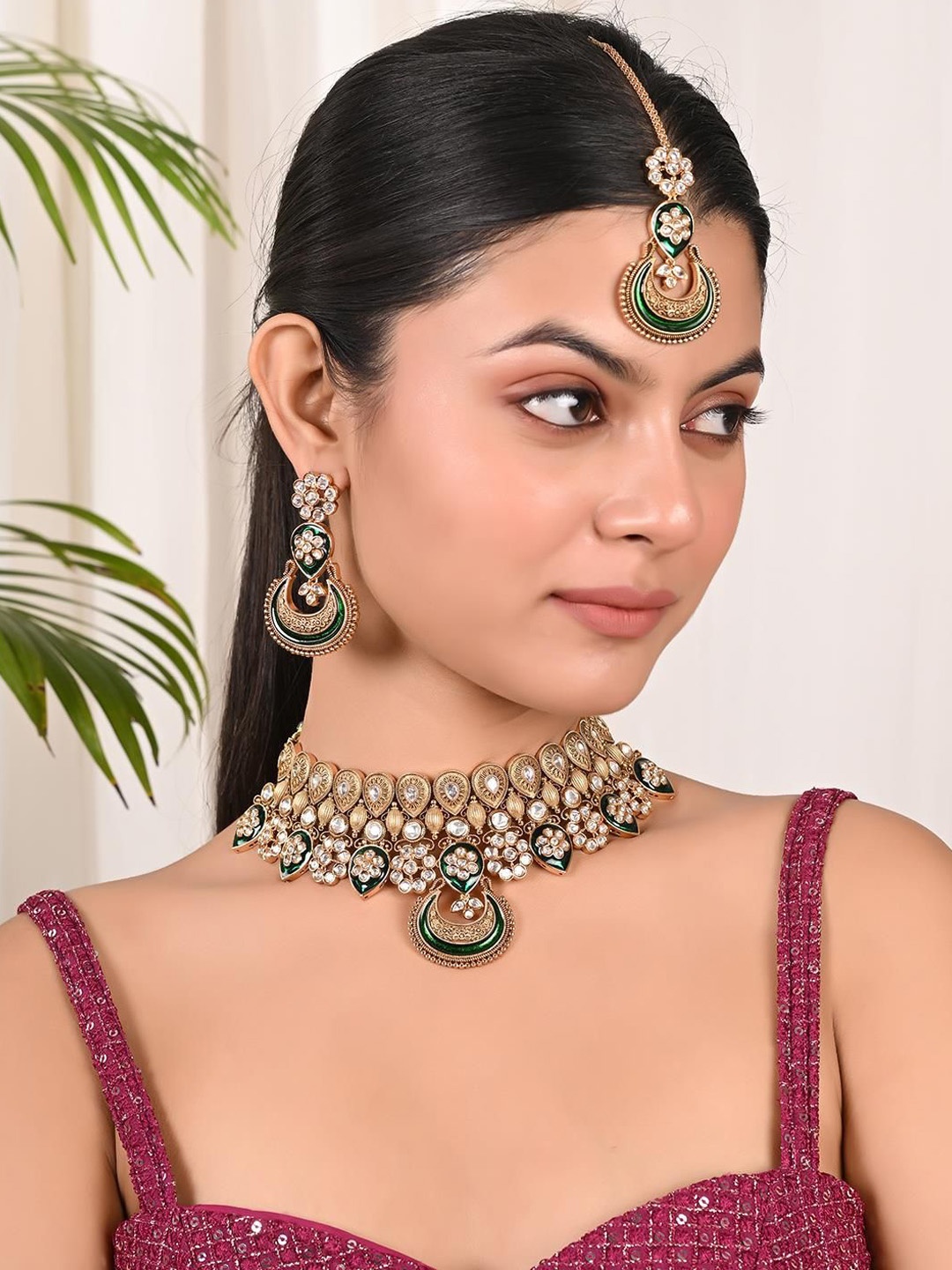 

RATNAVALI JEWELS Gold-Plated Kundan-Studded Jewellery Set