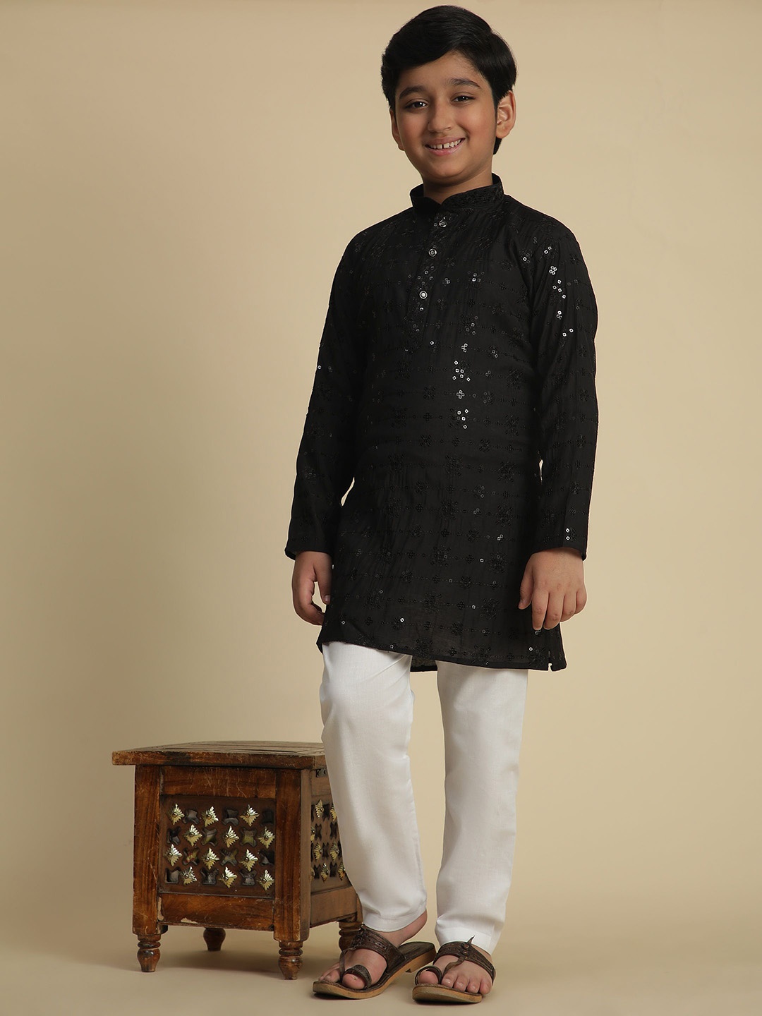 

Pro-Ethic STYLE DEVELOPER Boys Floral Embroidered Sequinned Pure Cotton Kurta With Pyjama, Black