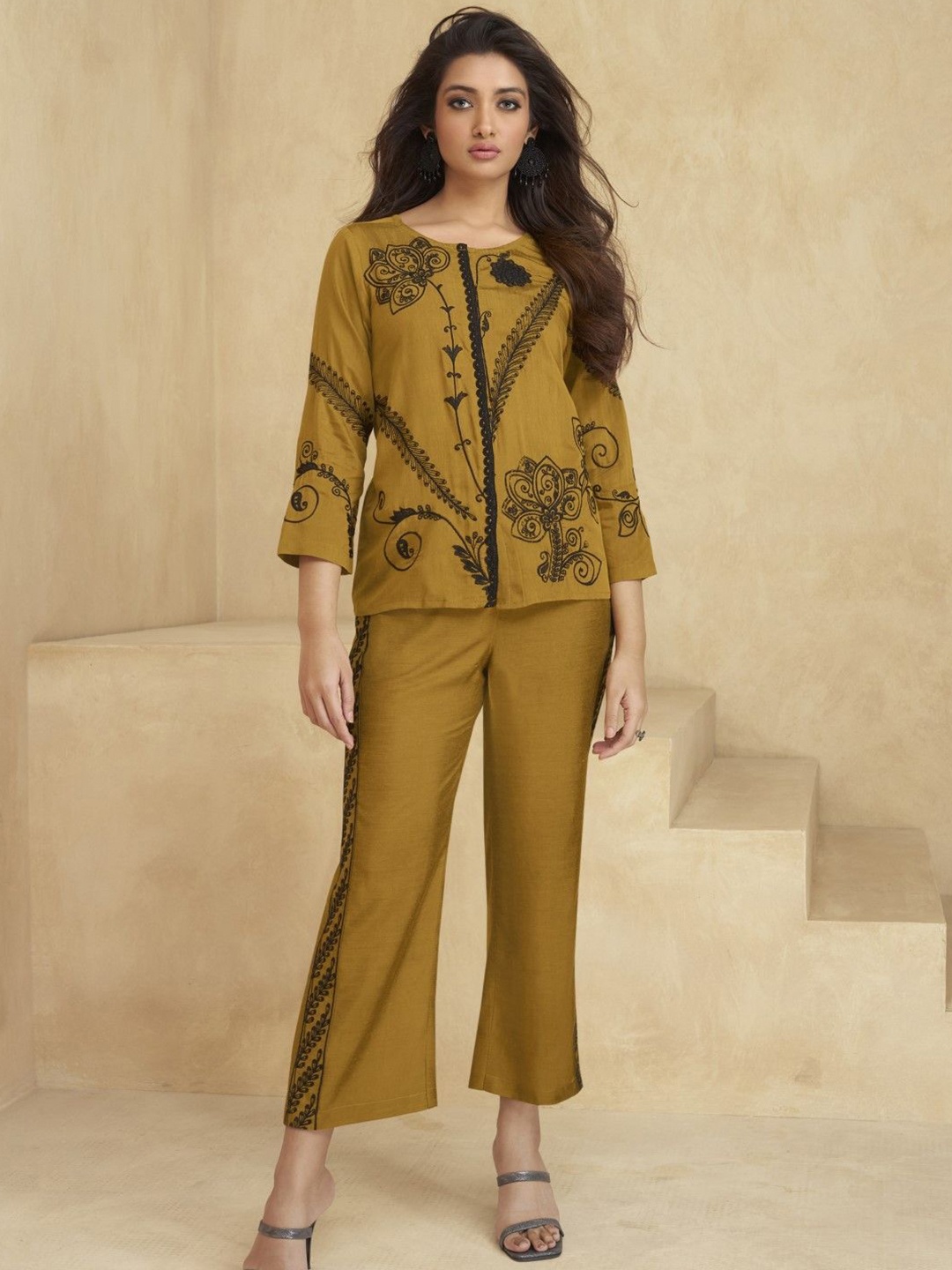 

AUTUMN LANE Women Embroidered Pure Cotton Top With Trousers Co-Ords, Yellow