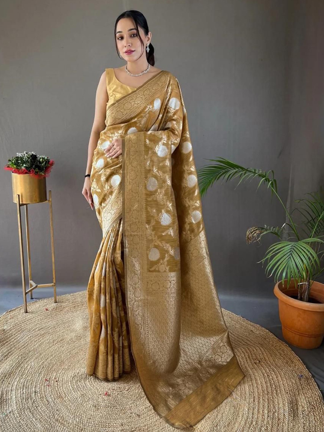 

MORLY Woven Design Zari Silk Blend Kanjeevaram Saree, Yellow