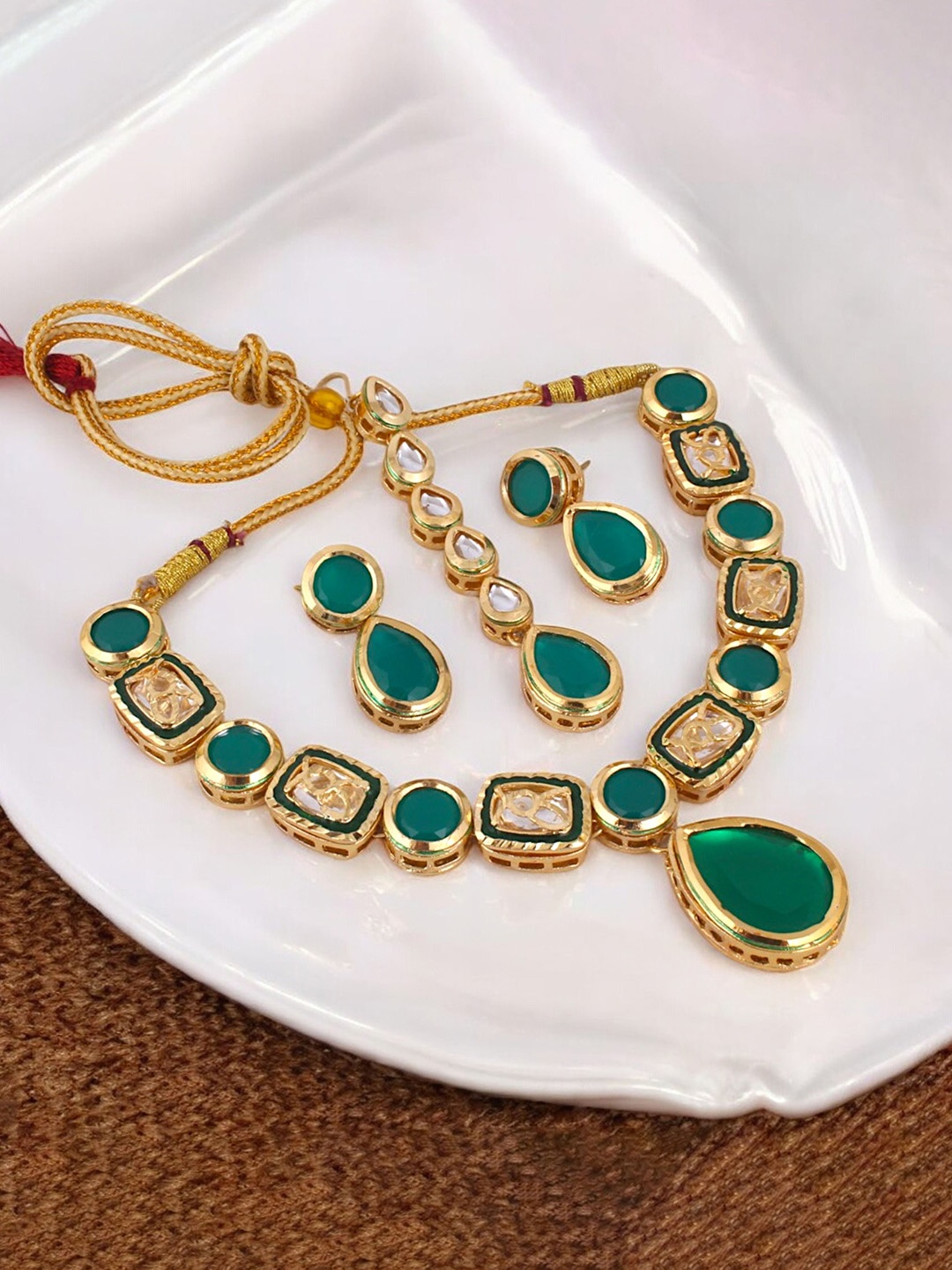 

LUCKY JEWELLERY Gold-Plated Kundan-Studded Jewellery Set