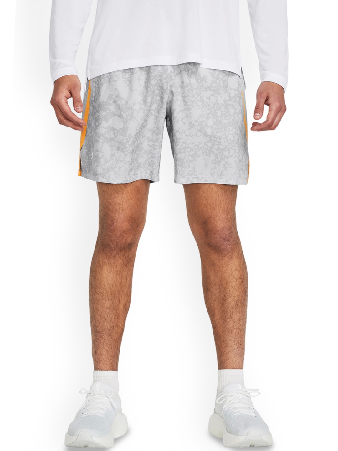 

UNDER ARMOUR UA Launch Unlined 7" Men Mid Rise Sports Shorts, Grey