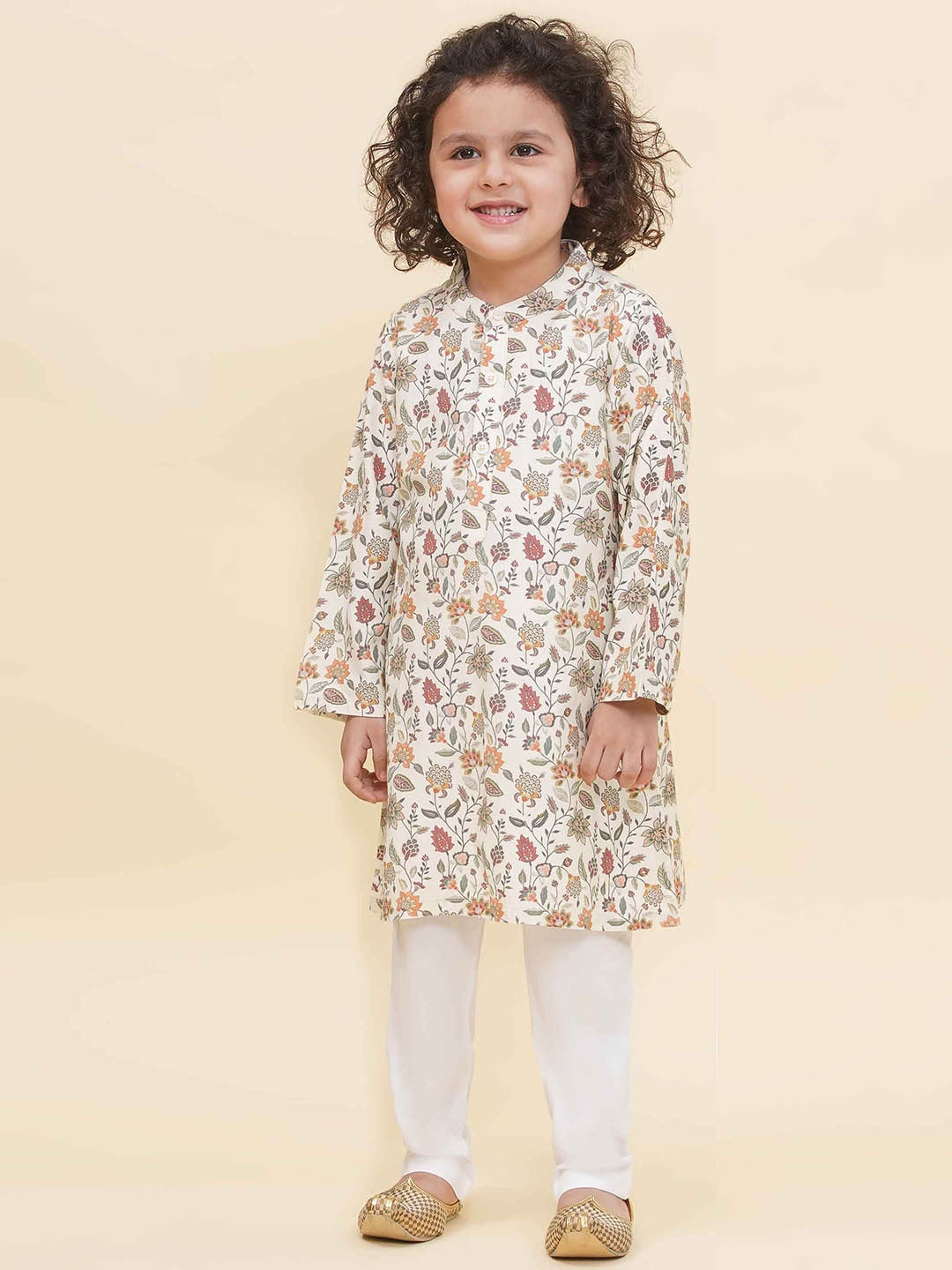 

Sethukrishna Boys Floral Printed Mandarin Collar Straight Kurta With Pyjamas, Off white