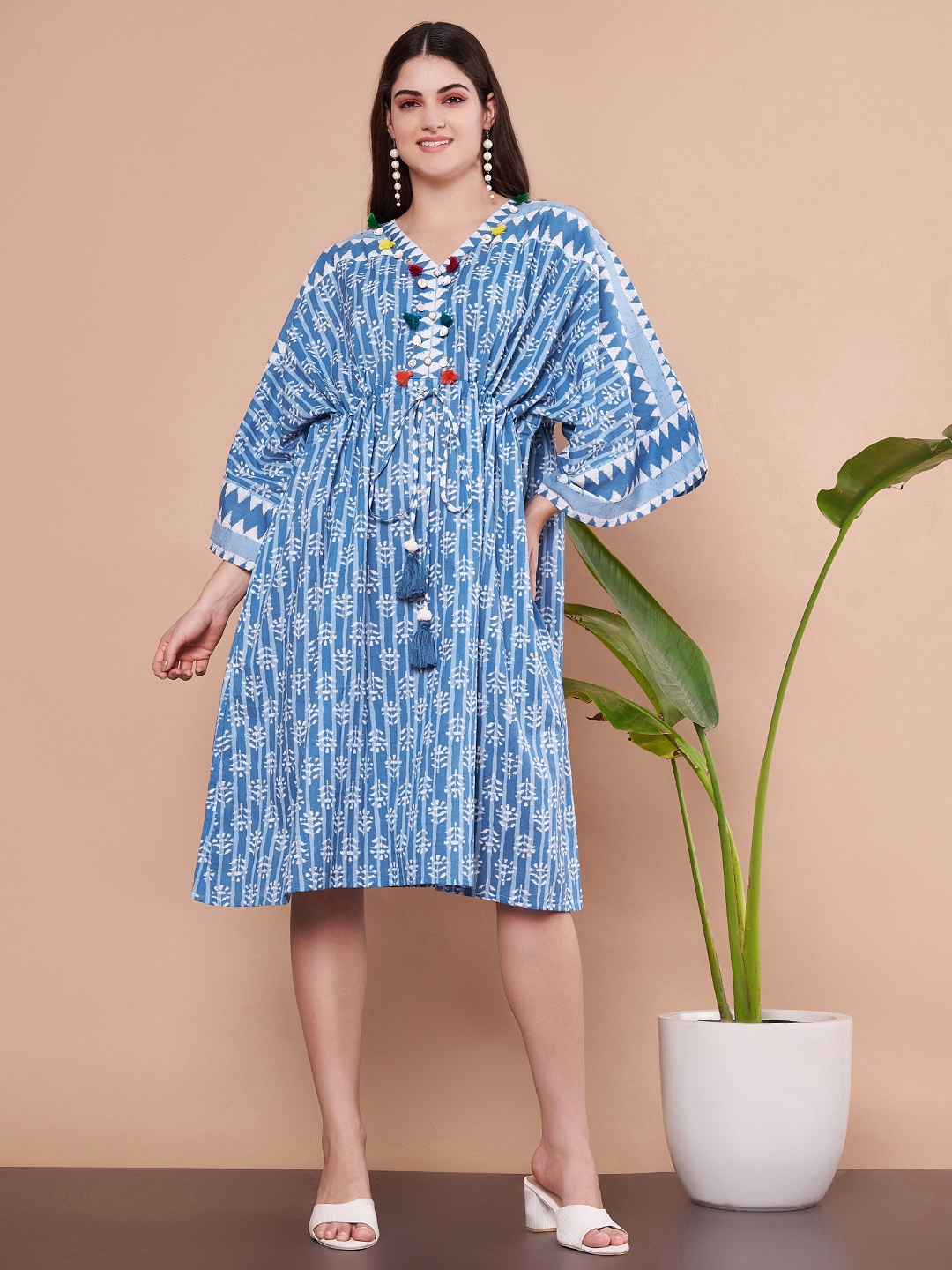 

FABRIC FITOOR Women Floral Printed Keyhole Neck Thread Work Floral Kaftan Kurta, Blue