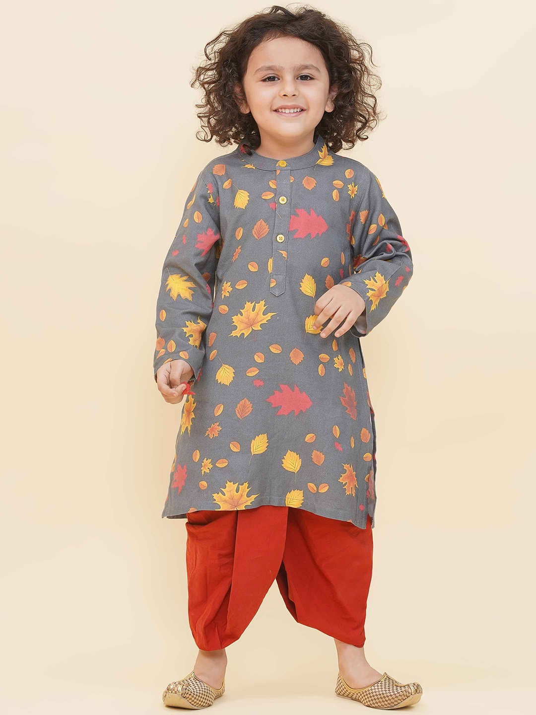 

Sethukrishna Boys Floral Printed Mandarin Collar Kurta With Dhoti Pants, Grey