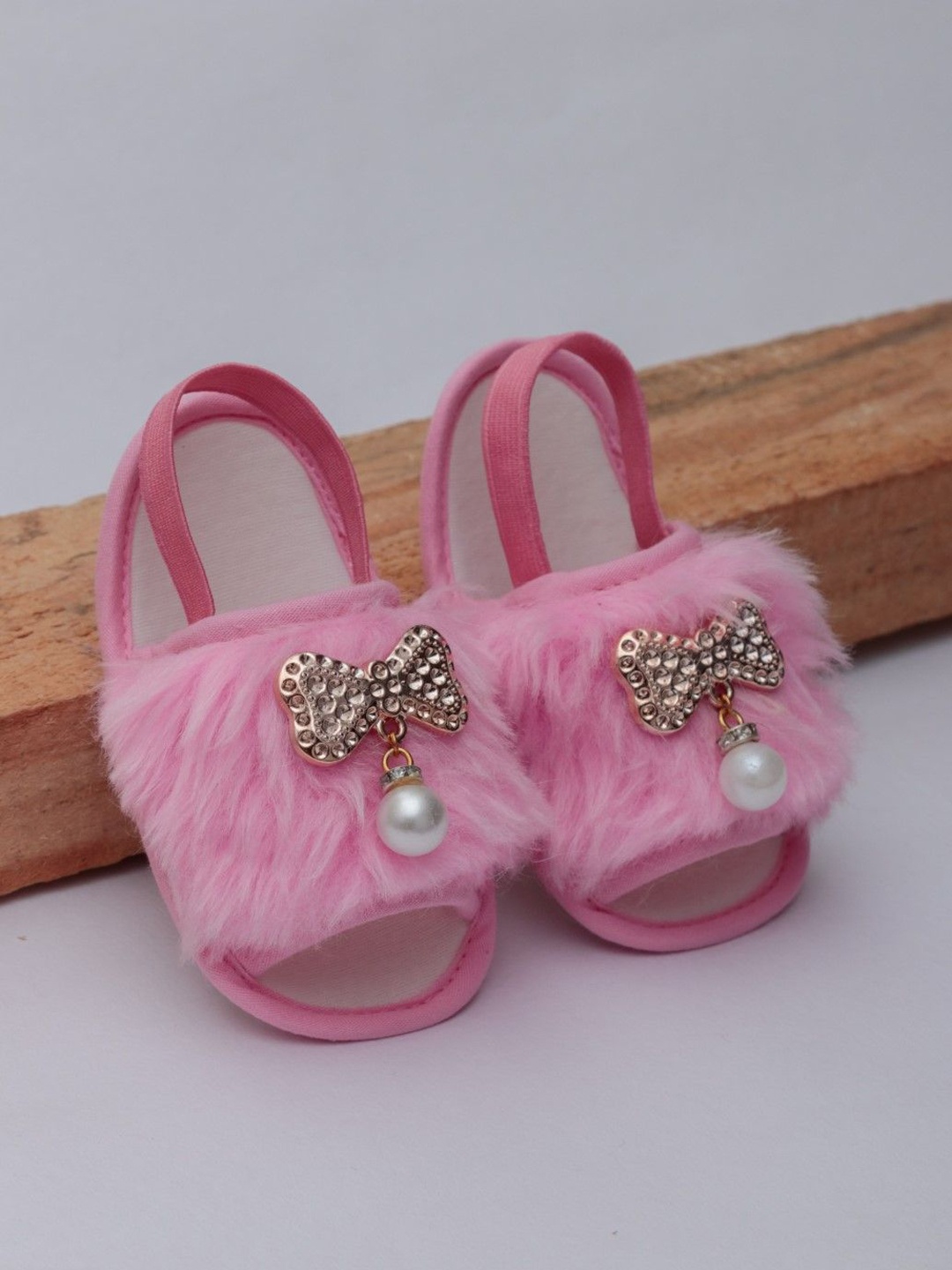 

Daizy Infant Girls Embellished Bow-Designed Booties, Pink