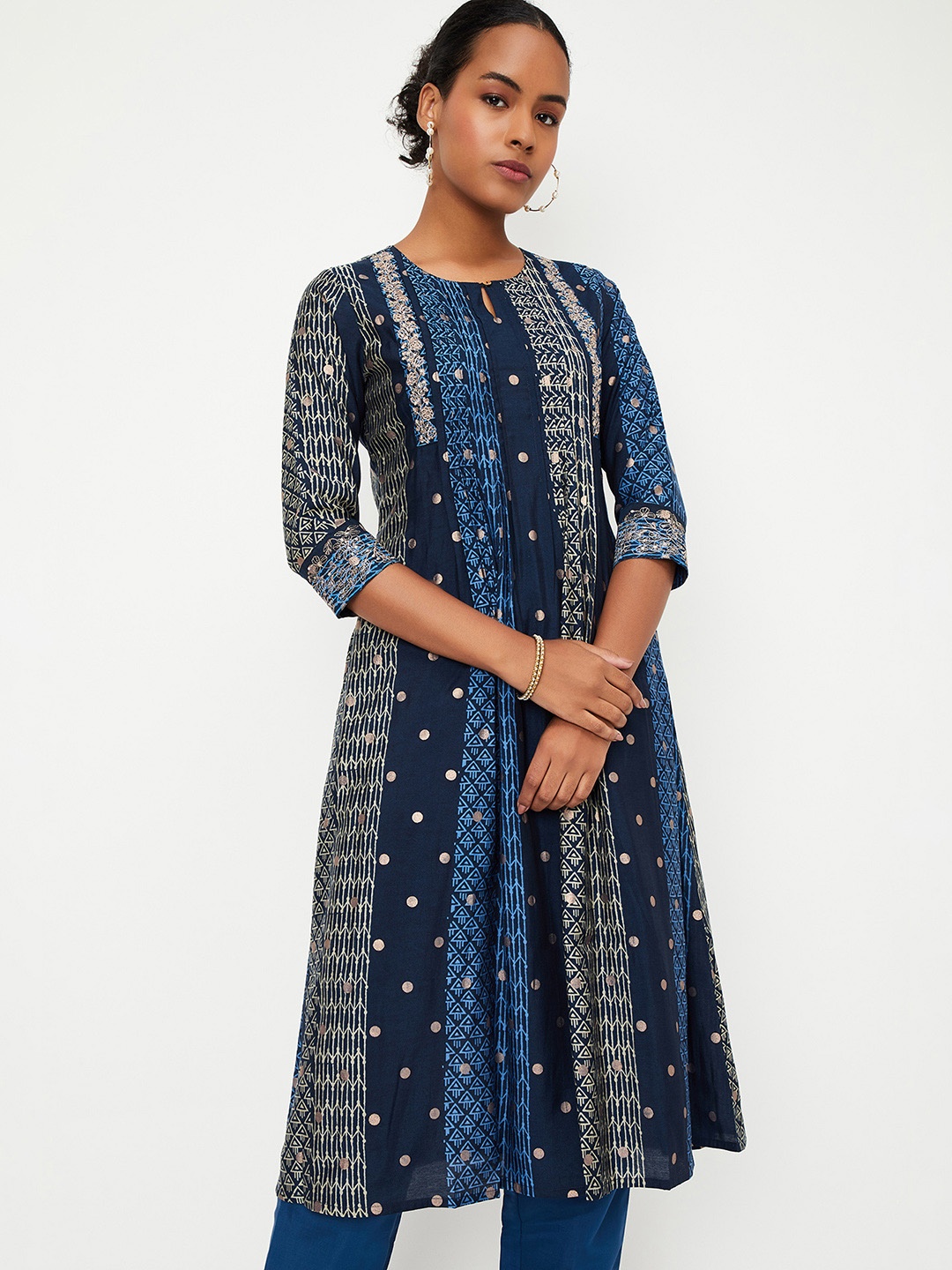 

max Women Geometric Printed Keyhole Neck Thread Work Kurta, Blue
