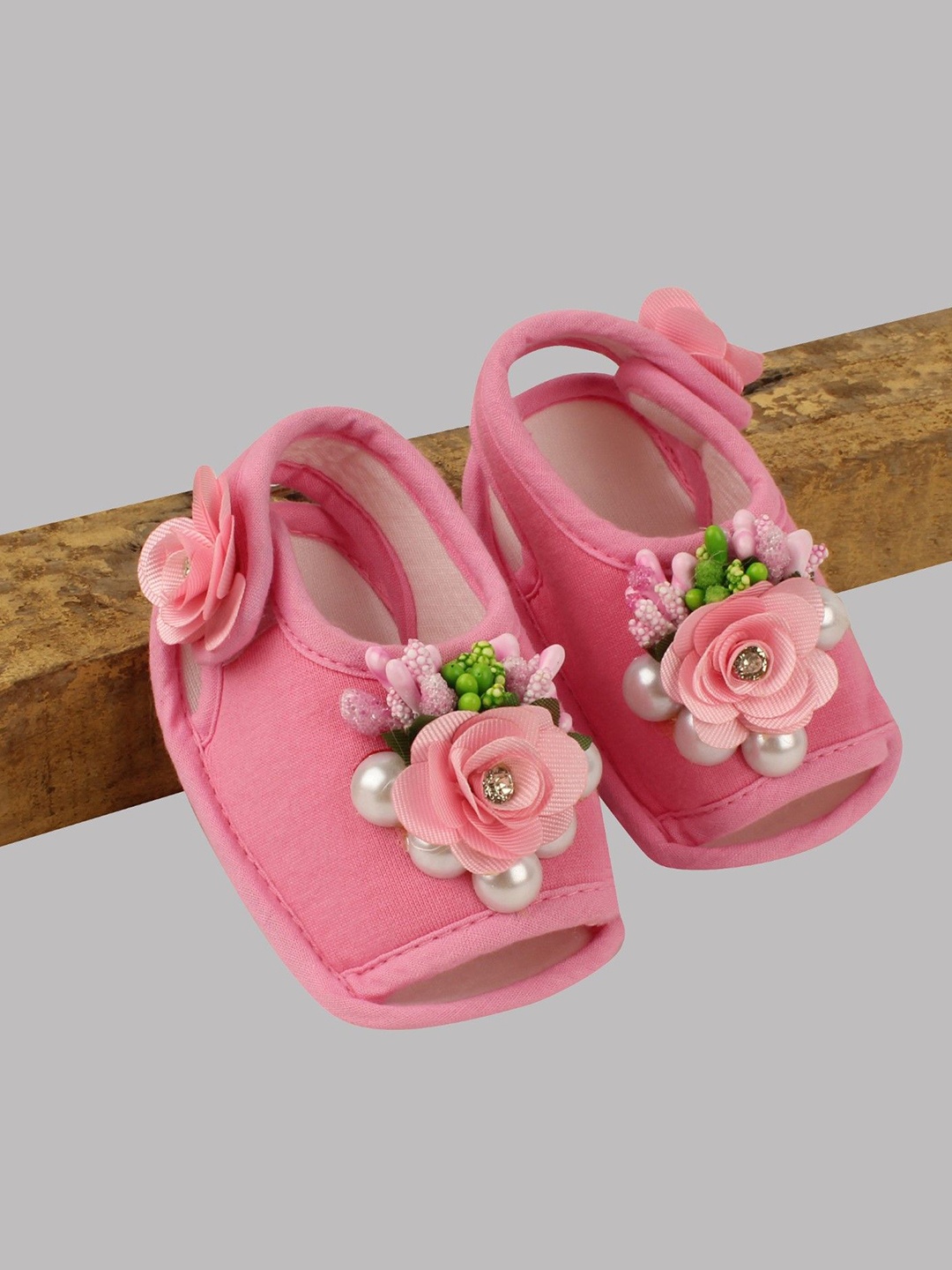 

Daizy Girls Flower-Designed Booties, Pink