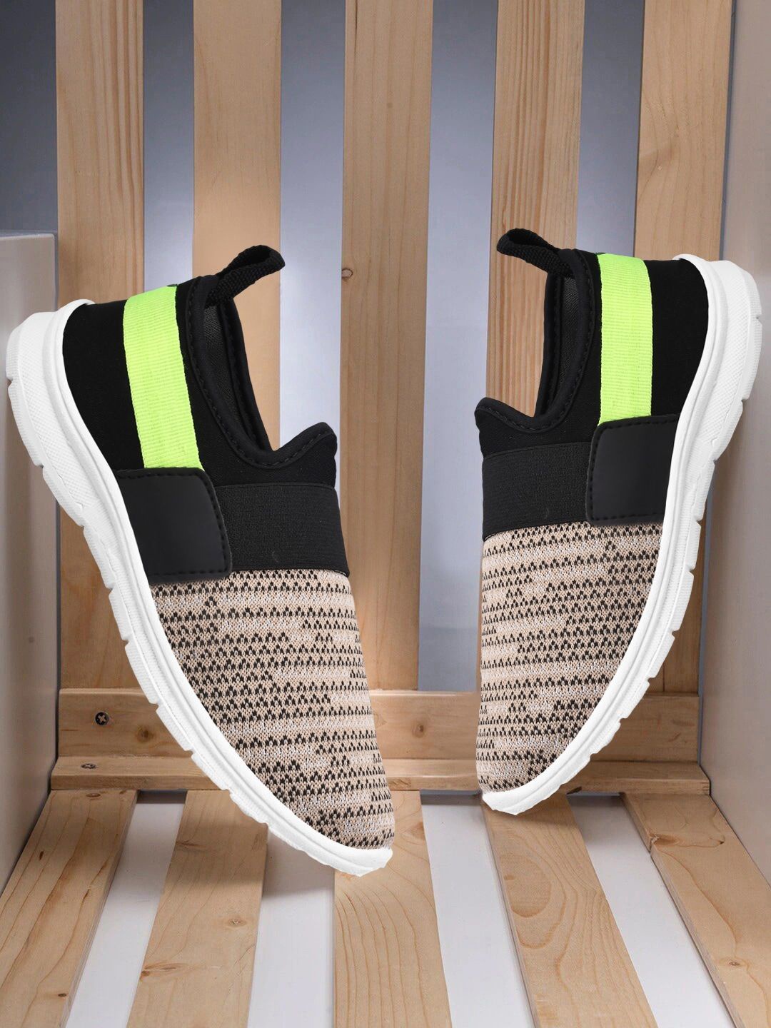 

BAESD Boys Colourblocked Slip-On Sneakers, Beige