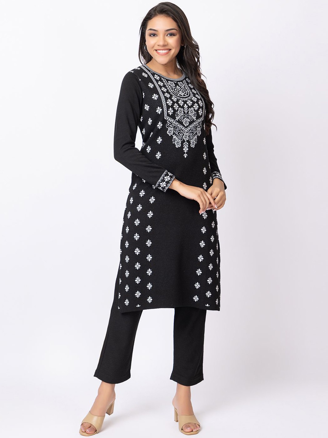 

KEIKO Geometric Woven Design Round Neck Jacquard Straight Kurta, Black