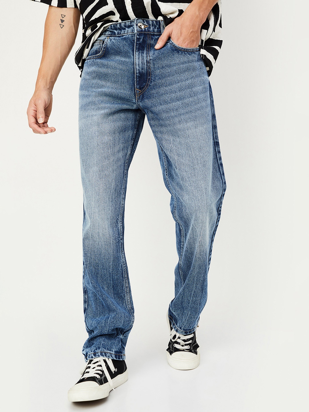 

max Men Low Distress Heavy Fade Jeans, Blue