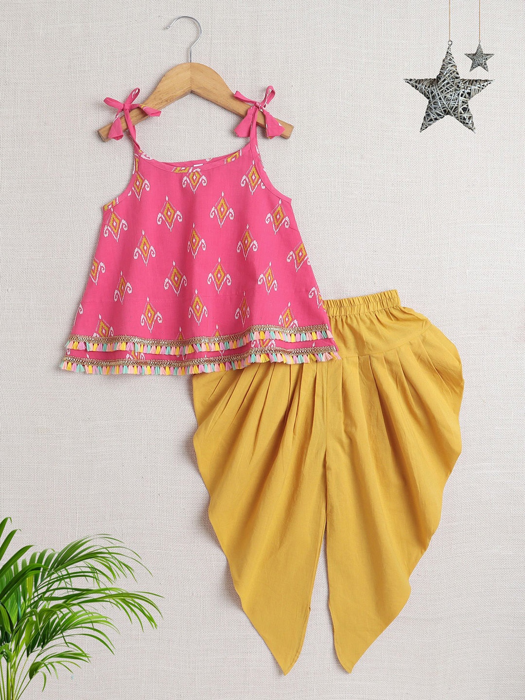 

The Magic Wand Girls Geometric Printed Shoulder Straps Pure Cotton Kurta with Dhoti Pants, Pink