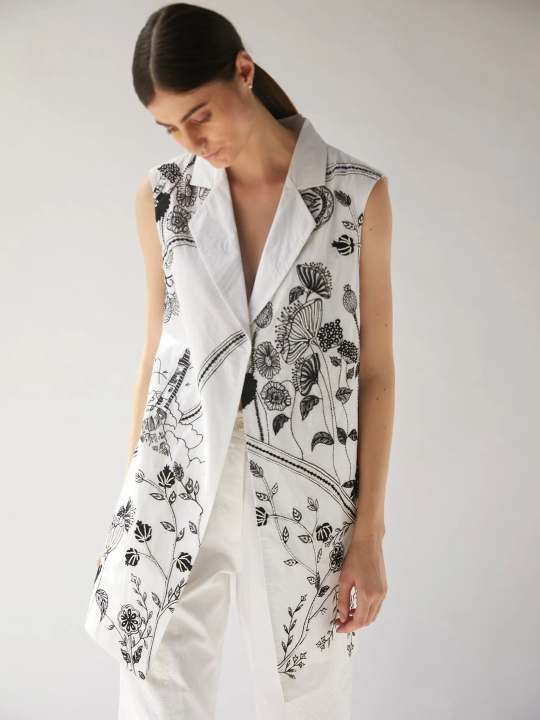 

BETRUE Women Geometric Cotton Longline Tailored Jacket with Embroidered, White