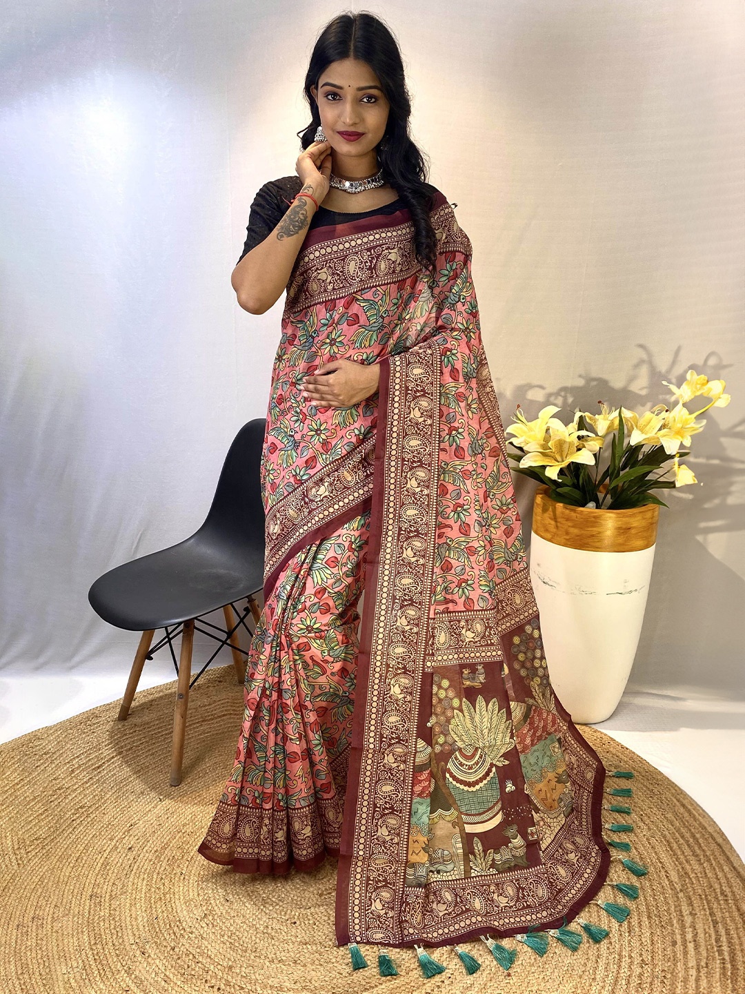 

DEVATITHI Ethnic Motifs Silk Saree, Pink
