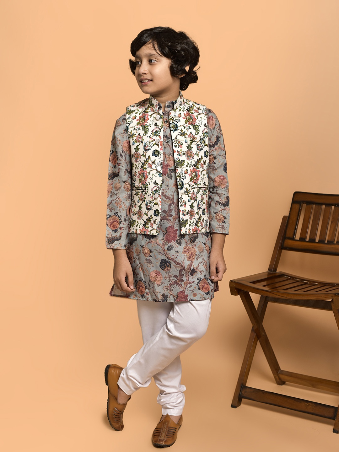 

PRINTCULTR Boys Floral Printed Band Collar Neck Regular Kurta & Churidar & Nehru Jacket, Grey