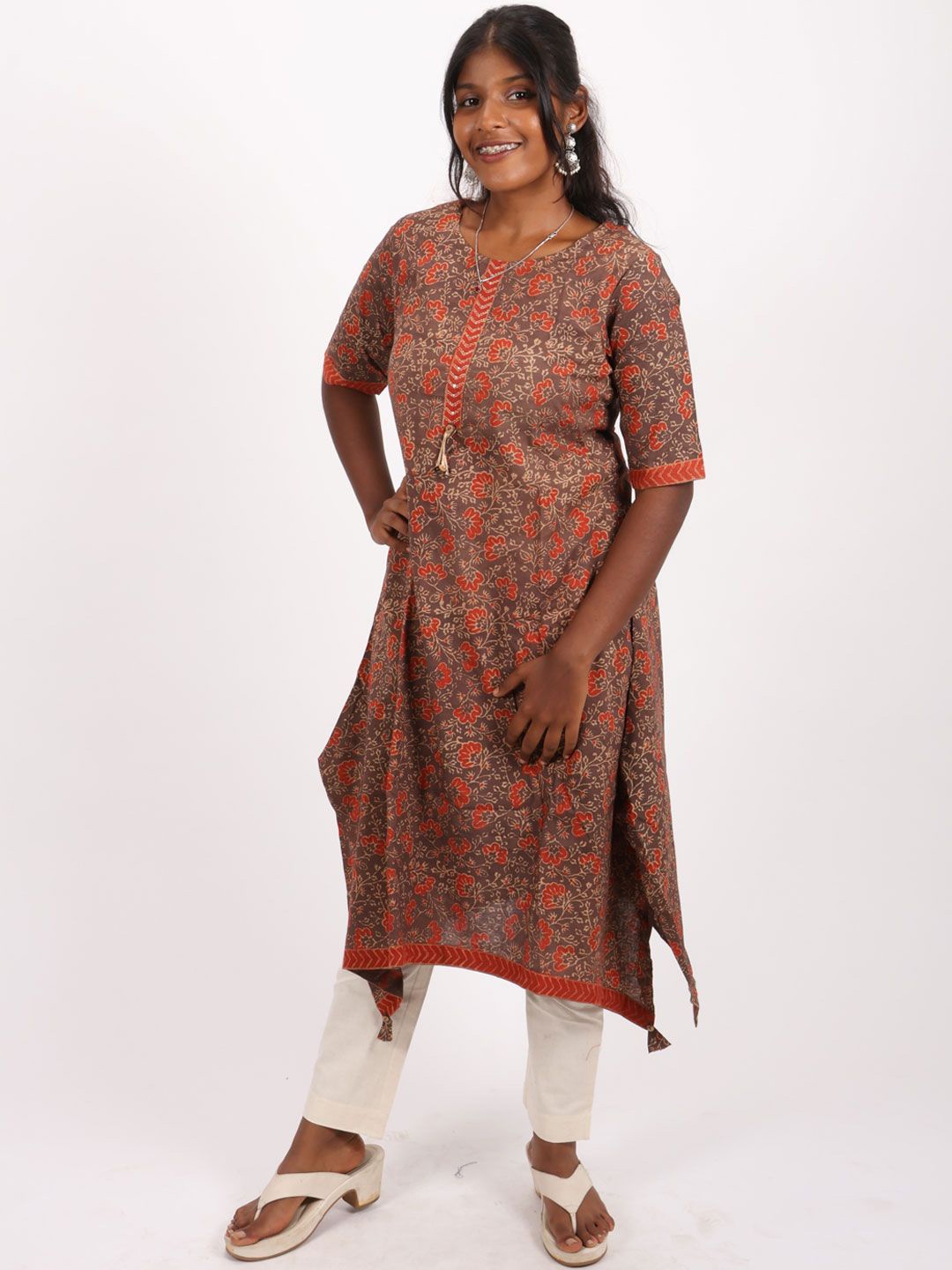 

Avishya Floral Printed Thread Work Pure Cotton Straight Kurta, Brown