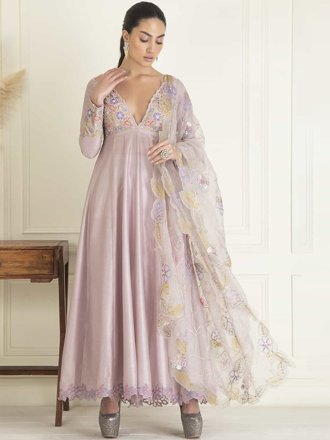 

PRIYANKA JAIN Floral Embroidered V-Neck Empire Pure Cotton Kurta & Palazzo & Dupatta, Peach