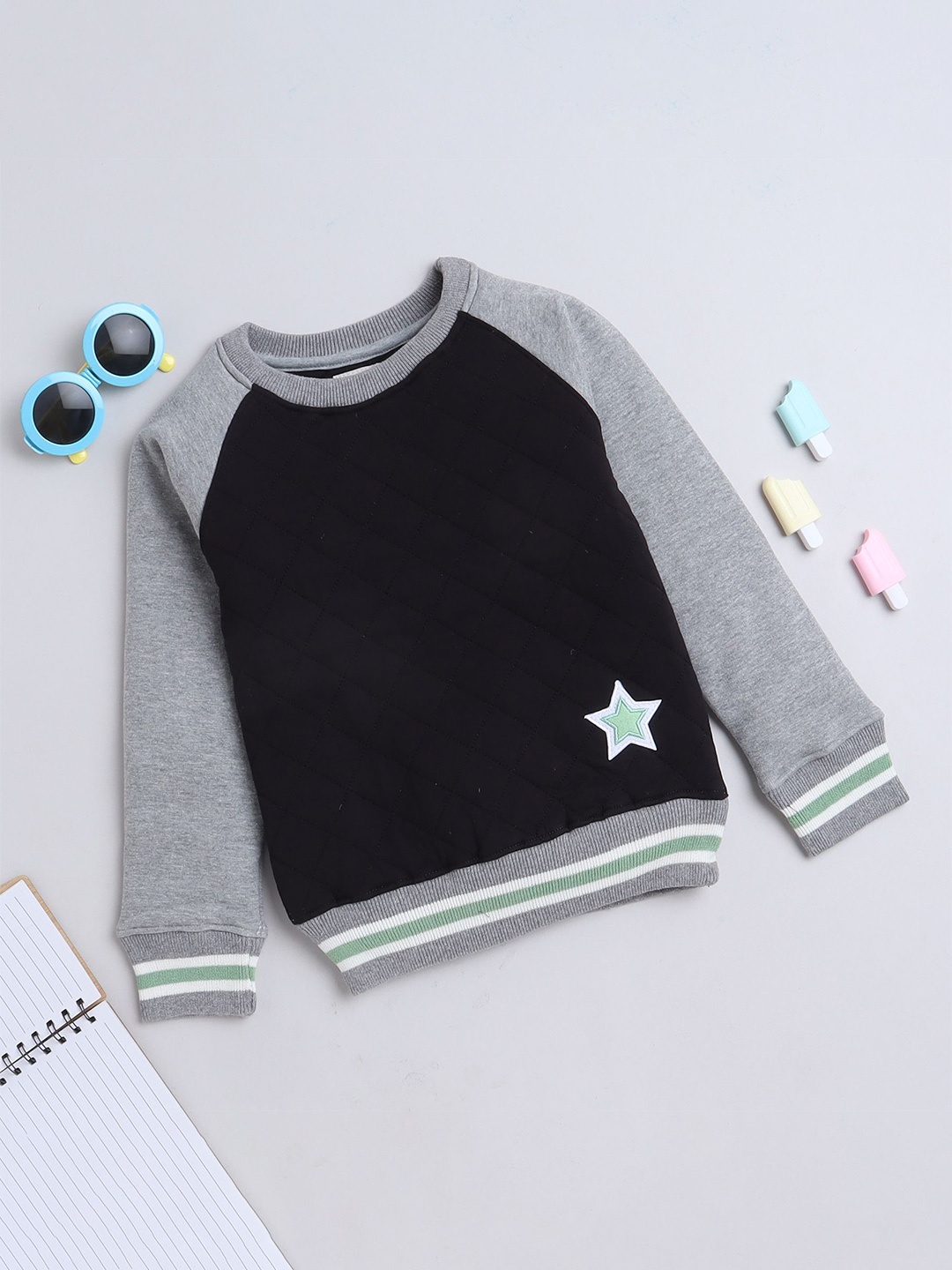 

Yellow Apple Boys Colourblocked Woollen Sweater Vest, Black