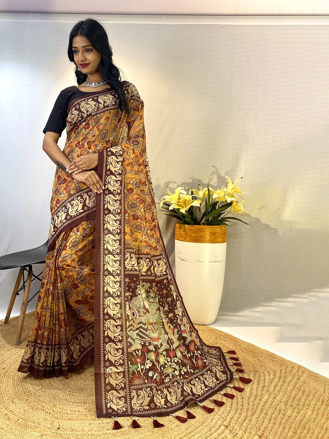 

DEVATITHI Woven Design Kalamkari Saree, Gold