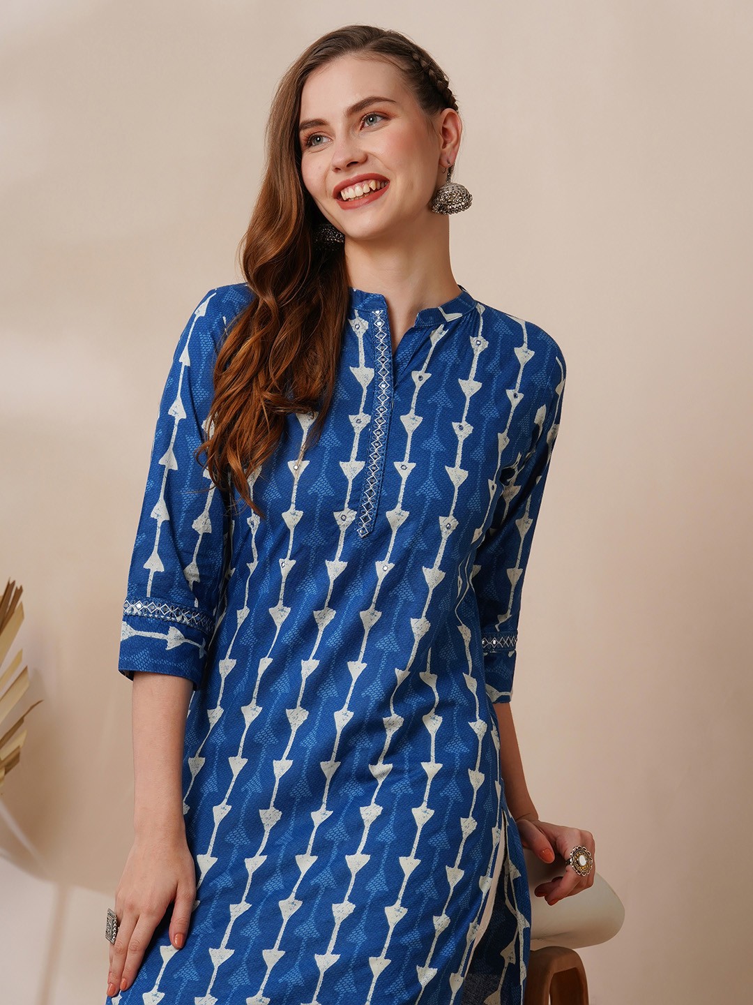 

INDYES Women Quirky Printed Mirror Work Indigo Kurta, Navy blue